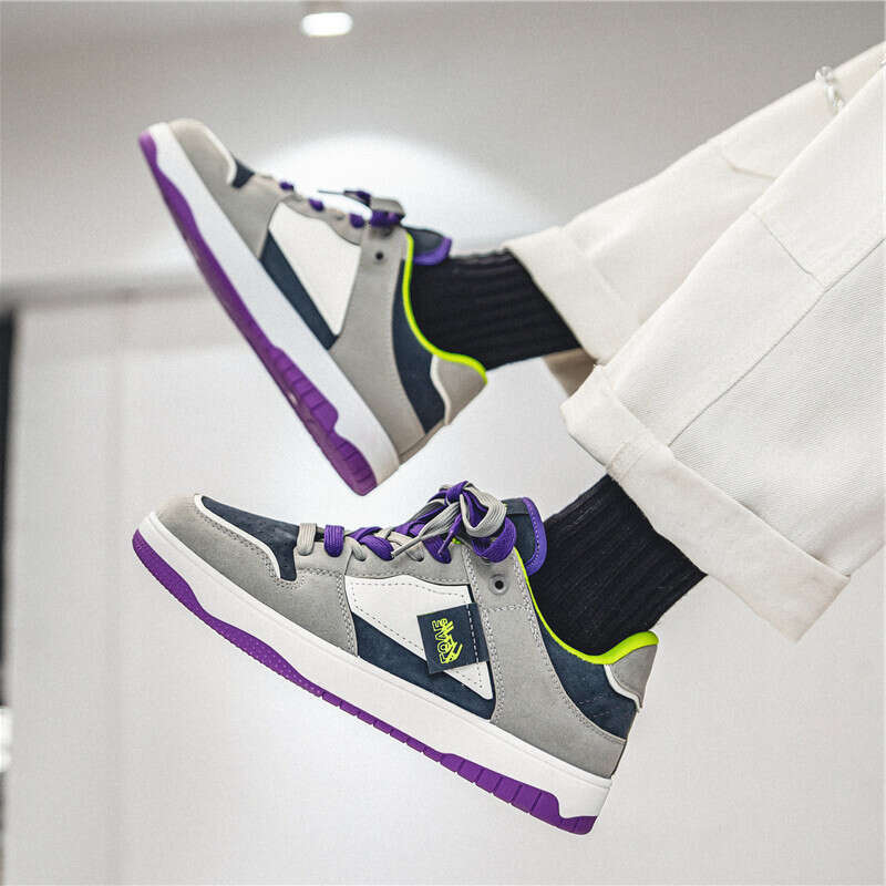 2024s Retro casual niche design for men's skateboarding shoes on the high street
