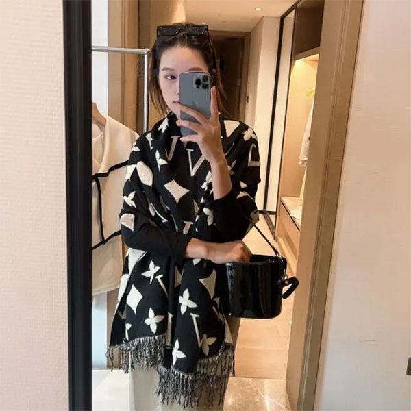 Luxury Designer Scarf for Women Alphabet Elegant prettier Hundred Women Scarf Super High Value Hundred Warmth Winter Versatile