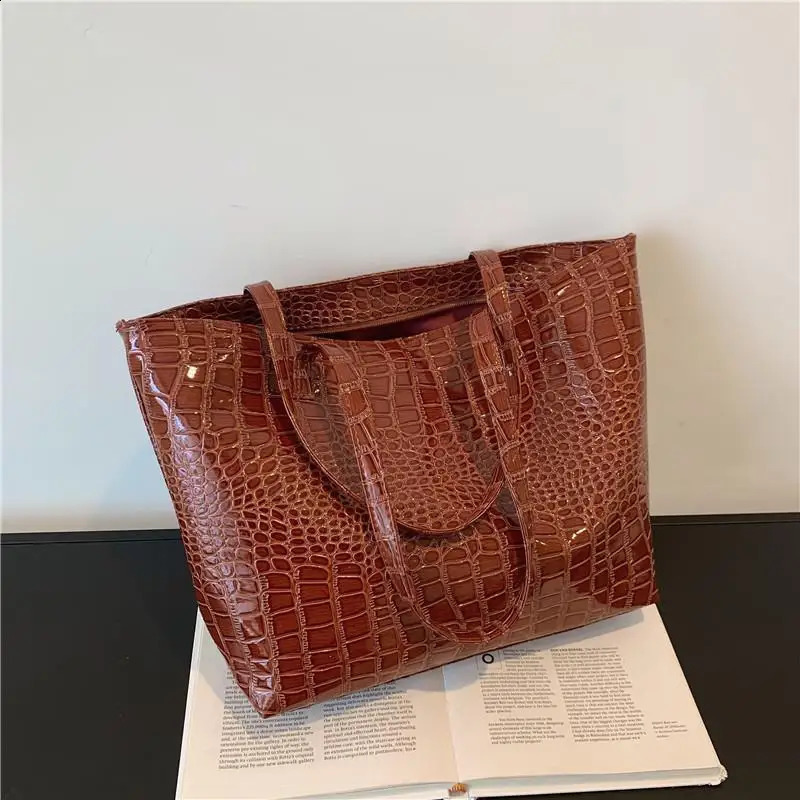 2025 new Pattern Oblique Straddle One Shoulder Large Capacity Bag Simple and Fashionable Handheld PU Tote 240729