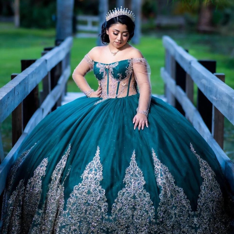 Emerald Green Off The Shoulder Gown Quinceanera Dresses 2024 Beaded Appliques Sweet 16 Birthday Party Gowns Robe De Ball