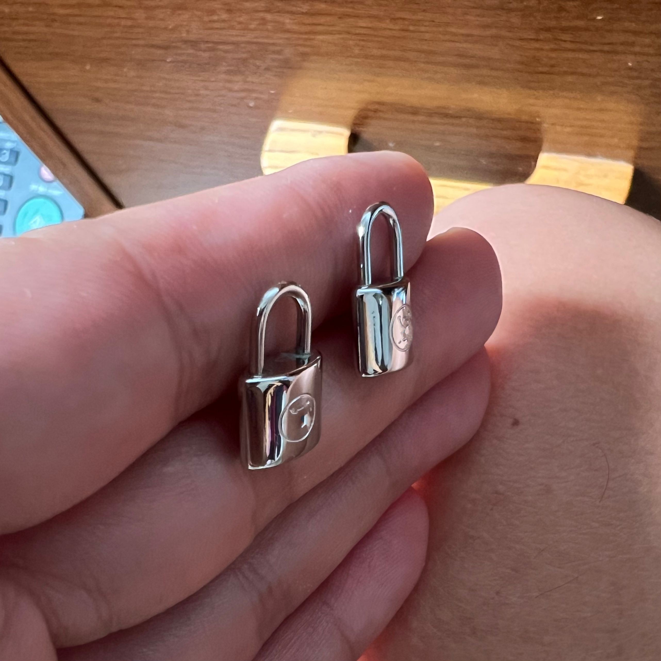 16mm*9mm small Branded titanium Steel men boy V lock stud Earring 18k rose Gold Silver series code logo engave studs Earrings Women girl Party love Jewelry never fade