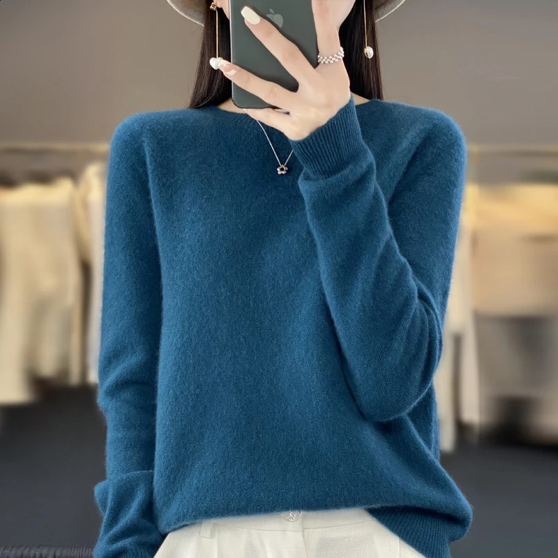 Autumn and winter Merino 100% wool solid color warm female Oneck knitted long sleeve pullover 240730