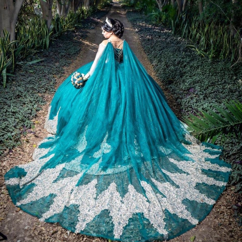 Emerald Green Off The Shoulder Gown Quinceanera Dresses 2024 Beaded Appliques Sweet 16 Birthday Party Gowns Robe De Ball