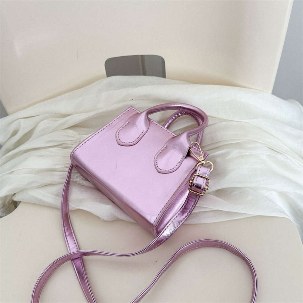 Designer 2024s New Women Crossbody Bag Shoulder bag Fresh Fashion Stylish Versatile Classic design Natural Minimalist style Commute Free shipping