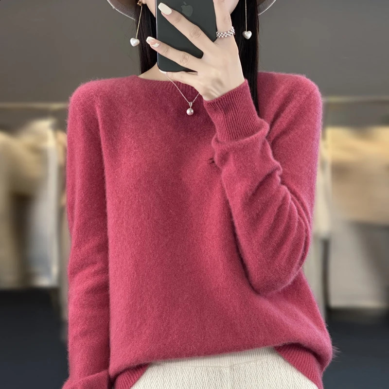 Autumn and winter Merino 100% wool solid color warm female Oneck knitted long sleeve pullover 240730