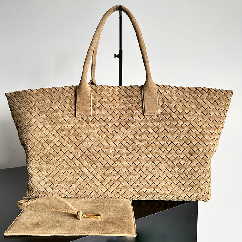 Designer Tote Bag Large Shoulder Bags Intrecciato Woven Calfskin Leather Internal Zippered Pocket Flap Closure Secured Brand