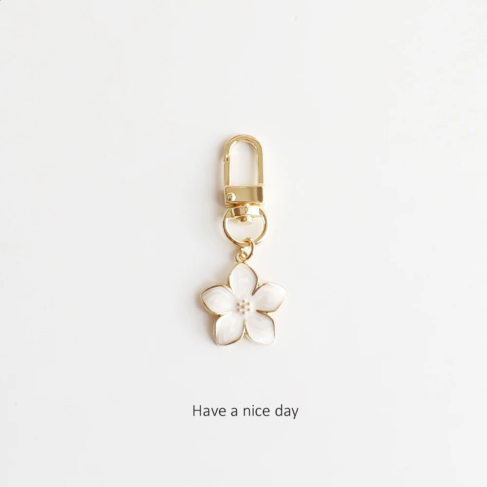 White Pearl Flower Keychain Cute Accessories Couple Matching Pendant Wholesale Boutique 240729