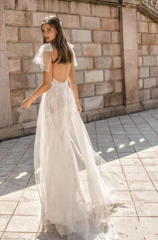 Elegant Mermaid Wedding Dresses V Neck Lace Backless Bridal Gowns High Slit See Through Trumpet Customized Beach