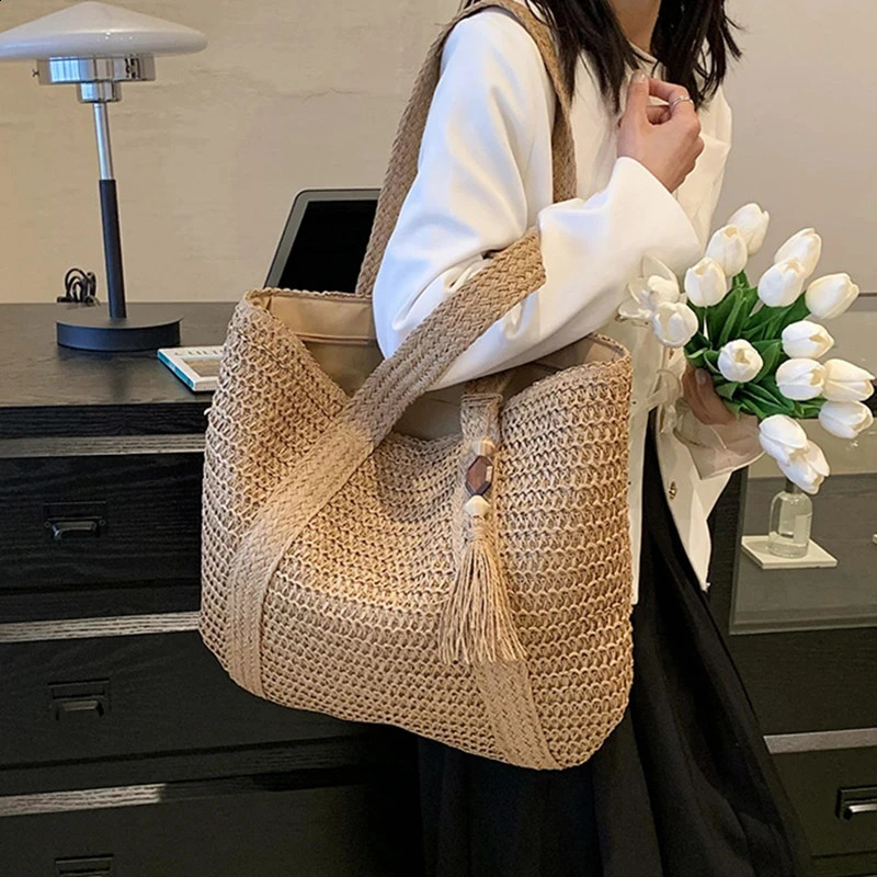 Large capacity woven handbag personalized summer beach straw handbag tassel Bohemian shoulder bag womens travel handbag 240903