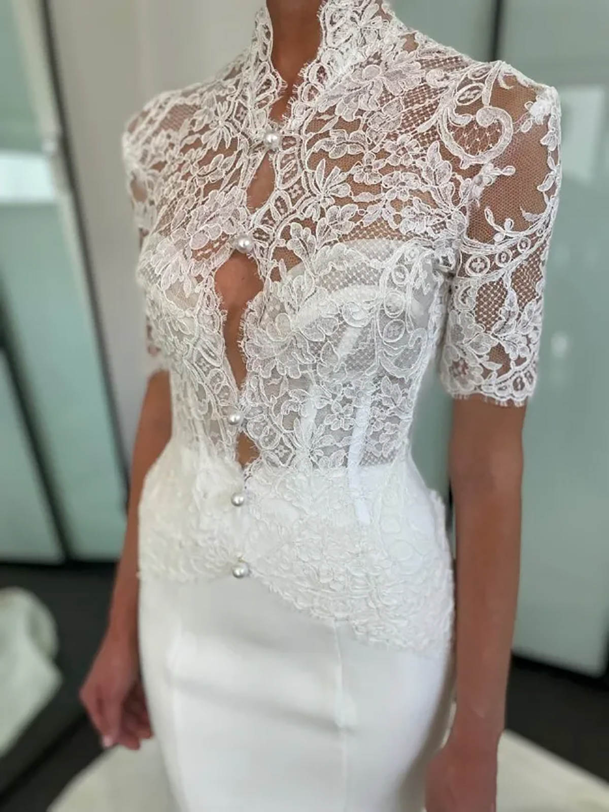 Sexy Short Sleeve Women Wrap Jacket Illusion Pearls Lace Bride Jackets Sheer High Neck Bridal Cloak Wedding Accessories