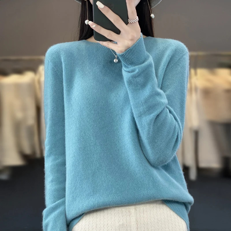 Autumn and winter Merino 100% wool solid color warm female Oneck knitted long sleeve pullover 240730