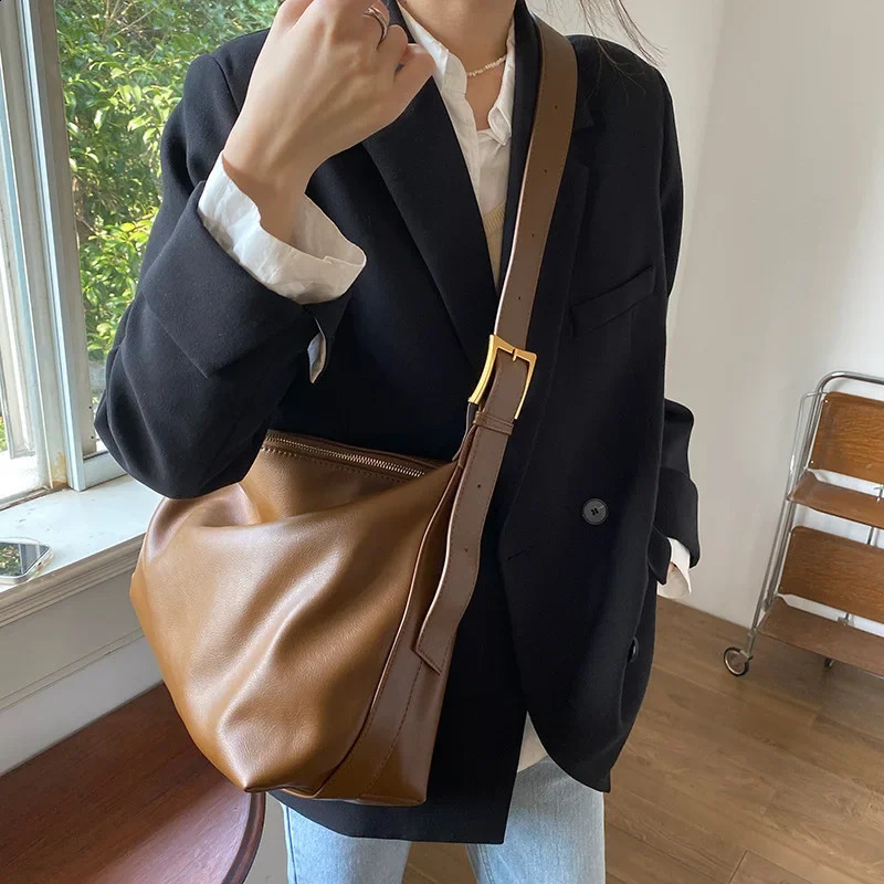 Bags for women crossbody bags Female Korean version of large-capacity soft collapse shoulder bagwomens tote bag student bag 240730