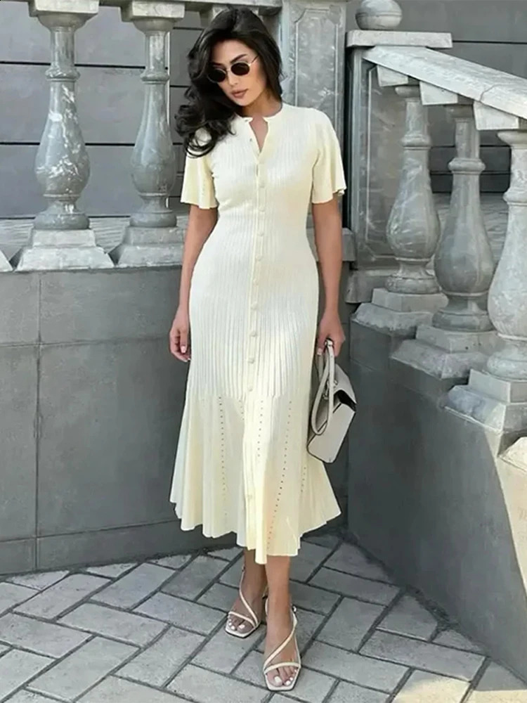 Metal single chest knitted womens elegant solid Vneck short sleeved dress 2024 fashionable clothing 240729