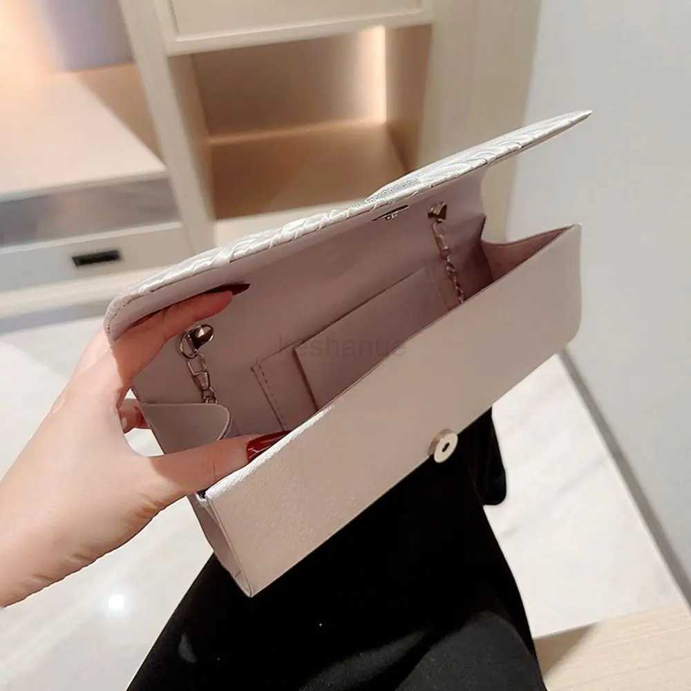 Fashion Ladies Silver Luxury Satin Clutches Evening Bags Sequins Banquet Clutch Bag Wedding Party Purse Womens Chain BagsXJ240730