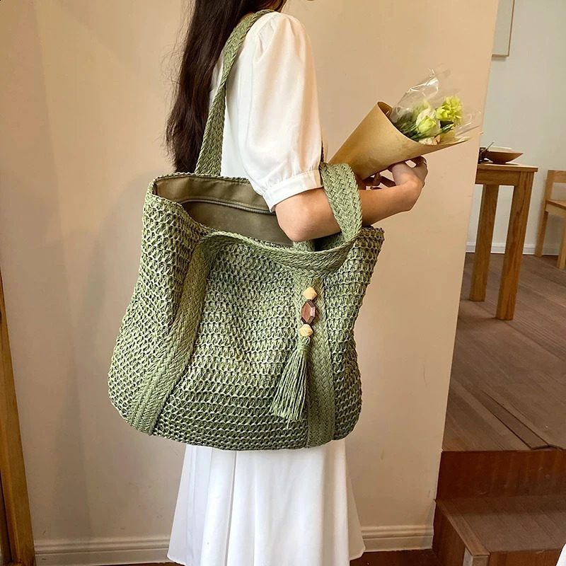Large capacity woven handbag personalized summer beach straw handbag tassel Bohemian shoulder bag womens travel handbag 240903