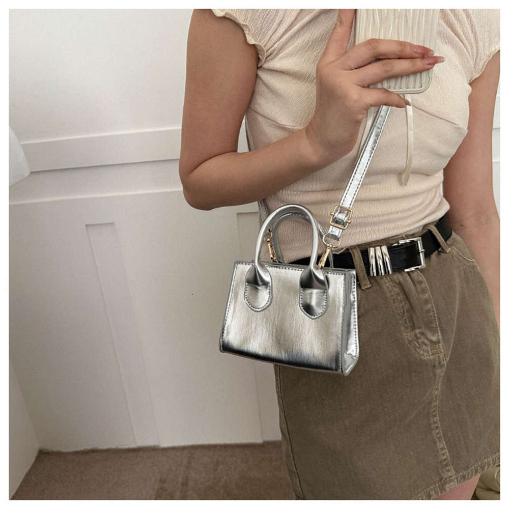 Designer 2024s New Women Crossbody Bag Shoulder bag Fresh Fashion Stylish Versatile Classic design Natural Minimalist style Commute Free shipping
