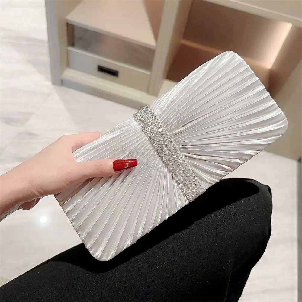 Fashion Ladies Silver Luxury Satin Clutches Evening Bags Sequins Banquet Clutch Bag Wedding Party Purse Womens Chain BagsXJ240730