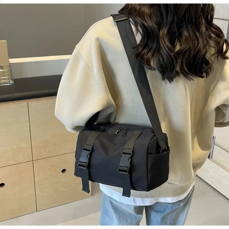 Multifunctional Casual Lightweight New Sports Style Shoulder Large Capacity Satchel Nylon Dumpg Crossbody Bag 240730