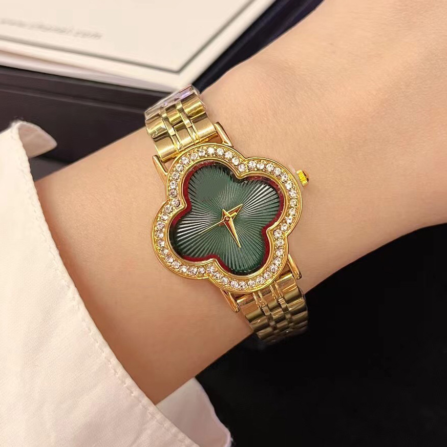 Four leaf flower watch bracelet watches for women Inlaid onyx pearls titanium steel gold plated quartz movement made in Japan time accurate counter quality 007