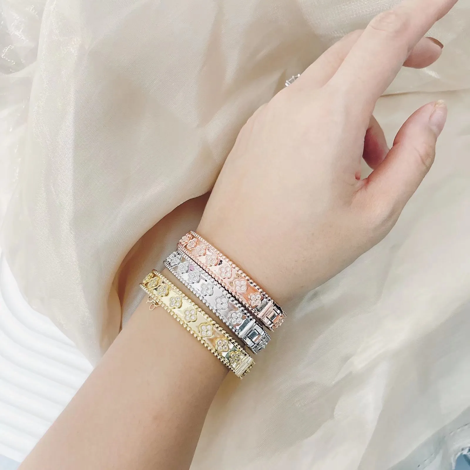 Jewelry Clover Bangle 925 Silver 18K Gold Plated Crystal Diamond Bracelet for Women Four Leaf Clover Jewelry Gift Z250910