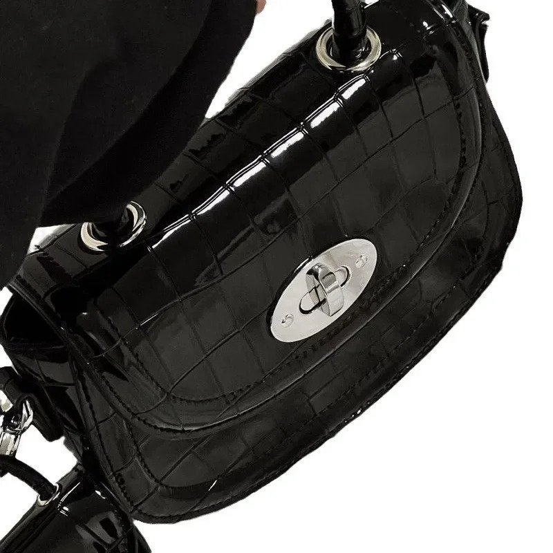 crossbody bagsTote bag adult womens High-grade fashion handbag texture niche messenger bag female fashion shoulder saddle bag 240730