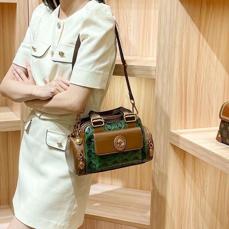 Light Brand Fashion Pillow Women's New 2023 Premium Genuine Leather Handbag Designer Versatile Crossbody Bag Retro