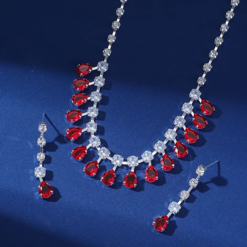European and American Gothic Girl Bride Set Two Piece Necklace Earrings Super Shining Eye Red Zircon Jewelry Banquet Jewelry 240723