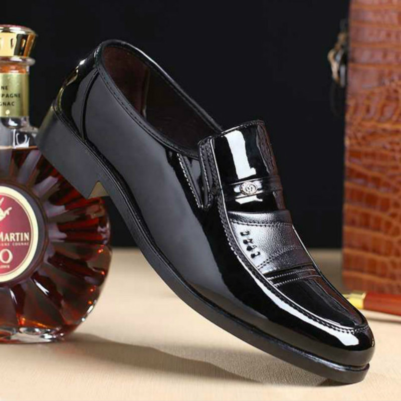 Spring Men Leather Shoes Fashion Male Flats Round Toe Mens Business Formal Shoes Comfortable Office Dress Shoes Wedding Shoe K260328