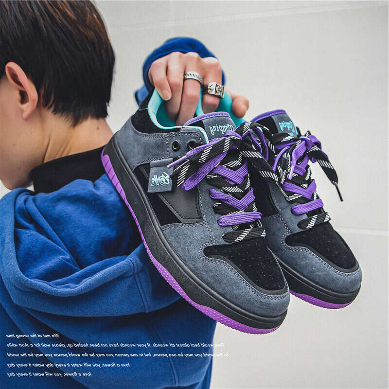 2024s Retro casual niche design for men's skateboarding shoes on the high street