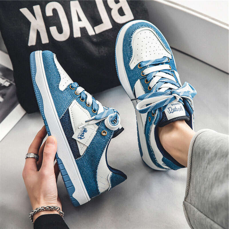 2024s Retro casual niche design for men's skateboarding shoes on the high street