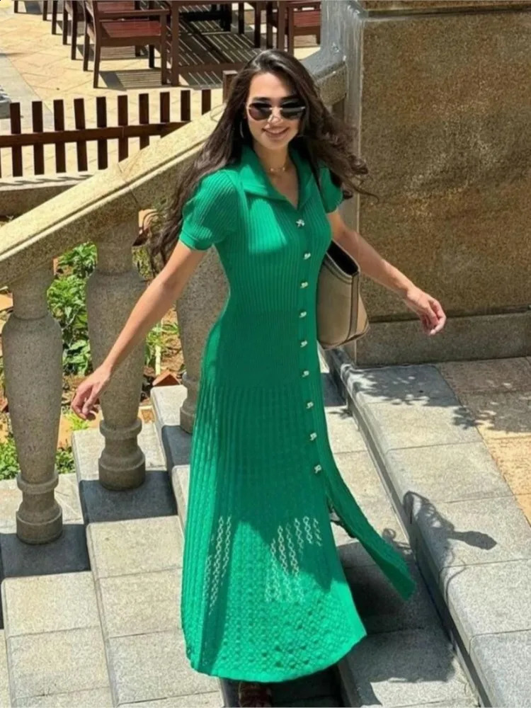 Metal single chest knitted womens elegant solid Vneck short sleeved dress 2024 fashionable clothing 240729