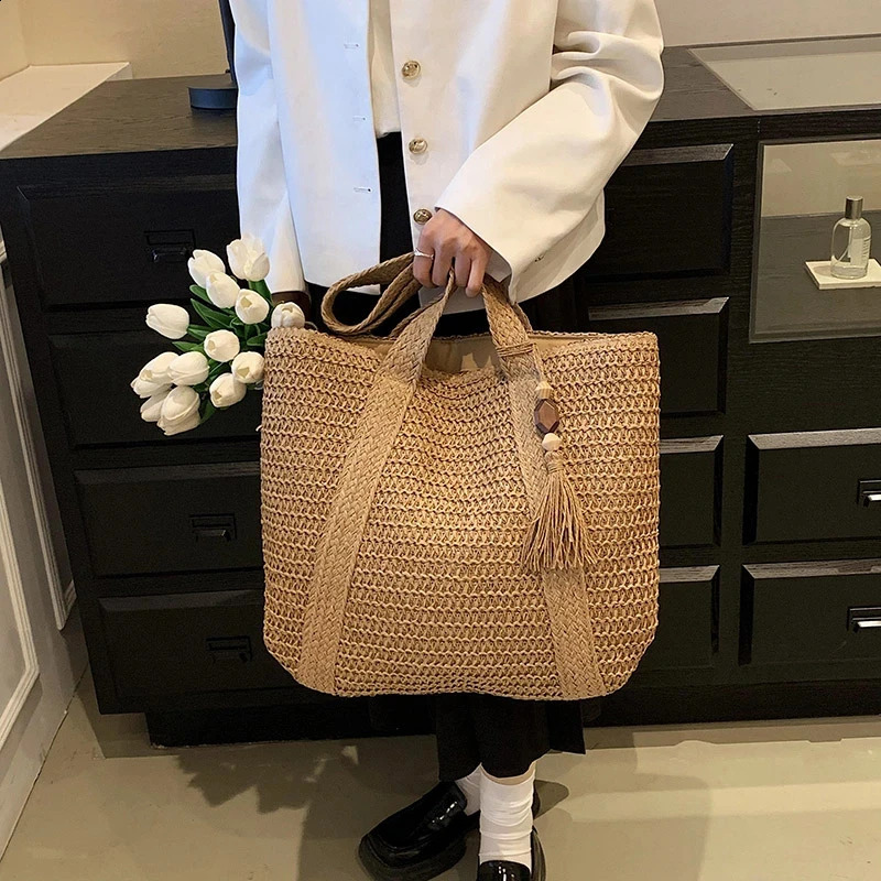Large capacity woven handbag personalized summer beach straw handbag tassel Bohemian shoulder bag womens travel handbag 240903