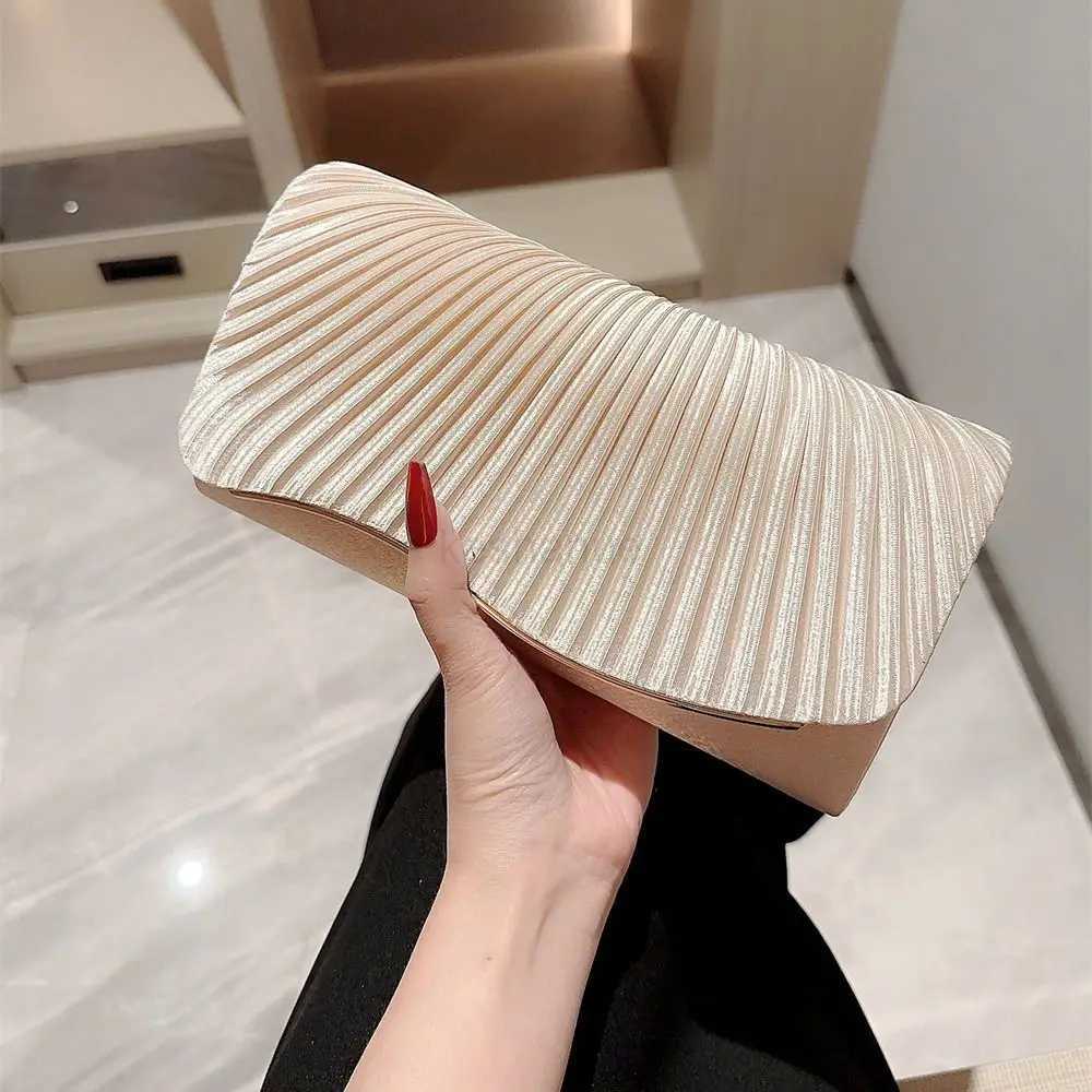 Fashion Ladies Gold Luxury Satin Clutches Evening Bags Sequins Banquet Clutch Bag Wedding Party Purse Womens Chain BagsXJ240730