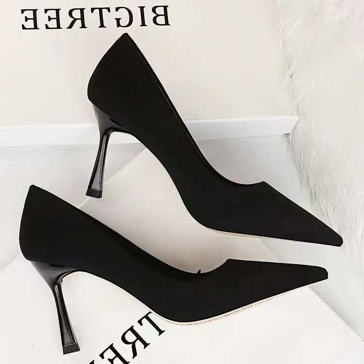 2024S 2024 New Fine Suede Professional Work Women's Students Ceremonial High Heels New Female Pointed Head Middle Heel Single Shoes Black