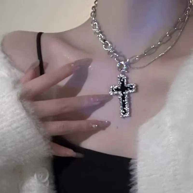 New Gothic Punk Black Cross Baed Thorns Pendant Chain Choker Necklace for Women Men Unisex Hip-Hop Jewelry Gifts Party Jewelry W250616