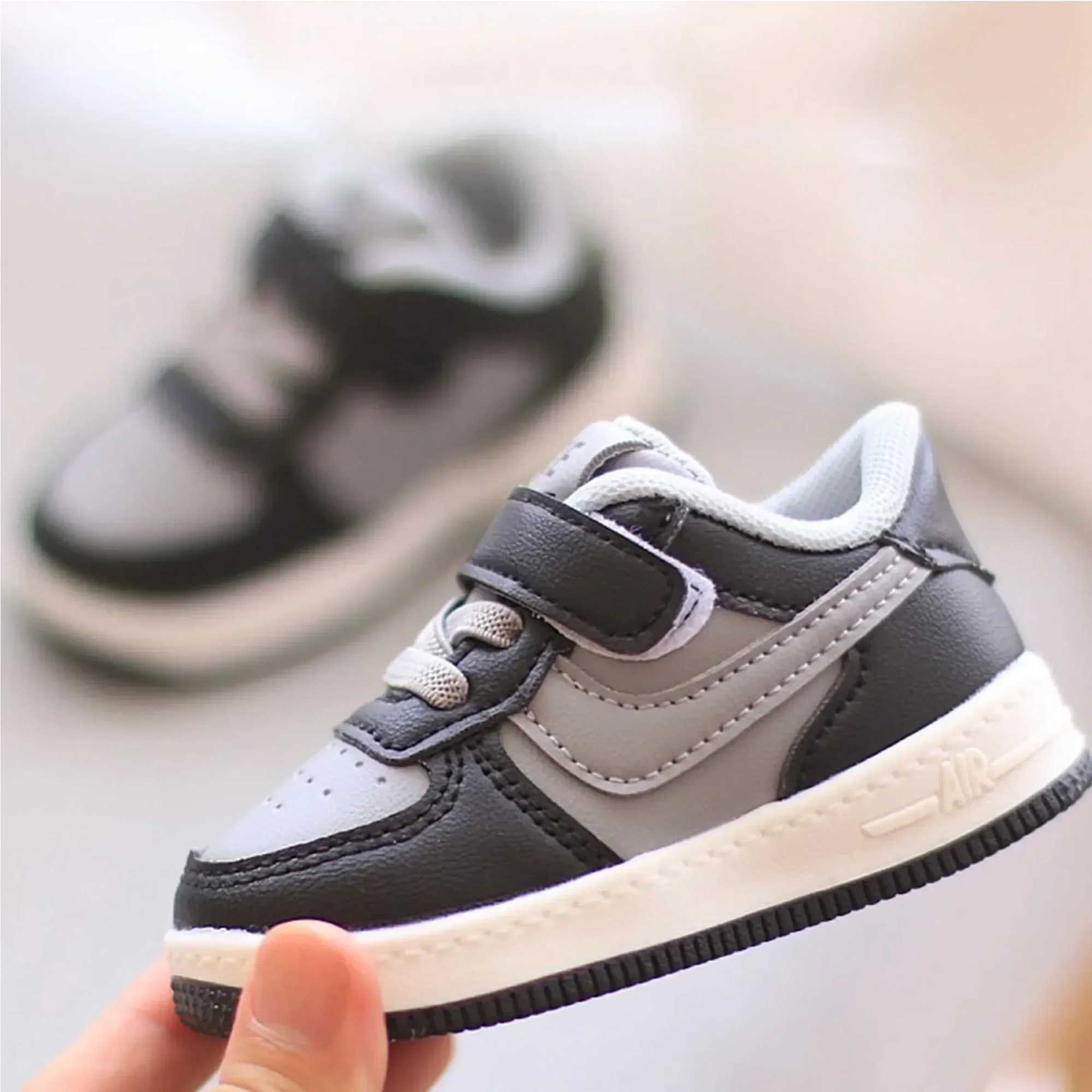 Childrens running shoes autumn and winter outdoor sports shoes anti slip childrens soft soled baby sports shoes X250409