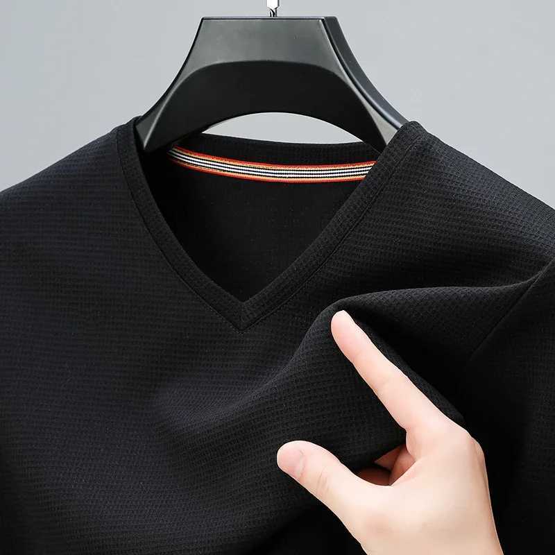 Mens Xinhua Cake V-neck Short sleeved T-shirt Summer Comfortable Top M250411