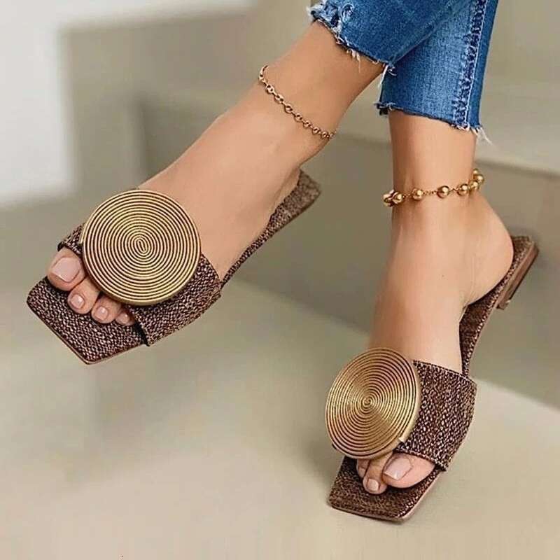 2024s 2024 New Designer Slippers Womens Summer Sandals Fashion Embroidered Platform Slipper Super Lightweight For Travel Plus Size 35-43