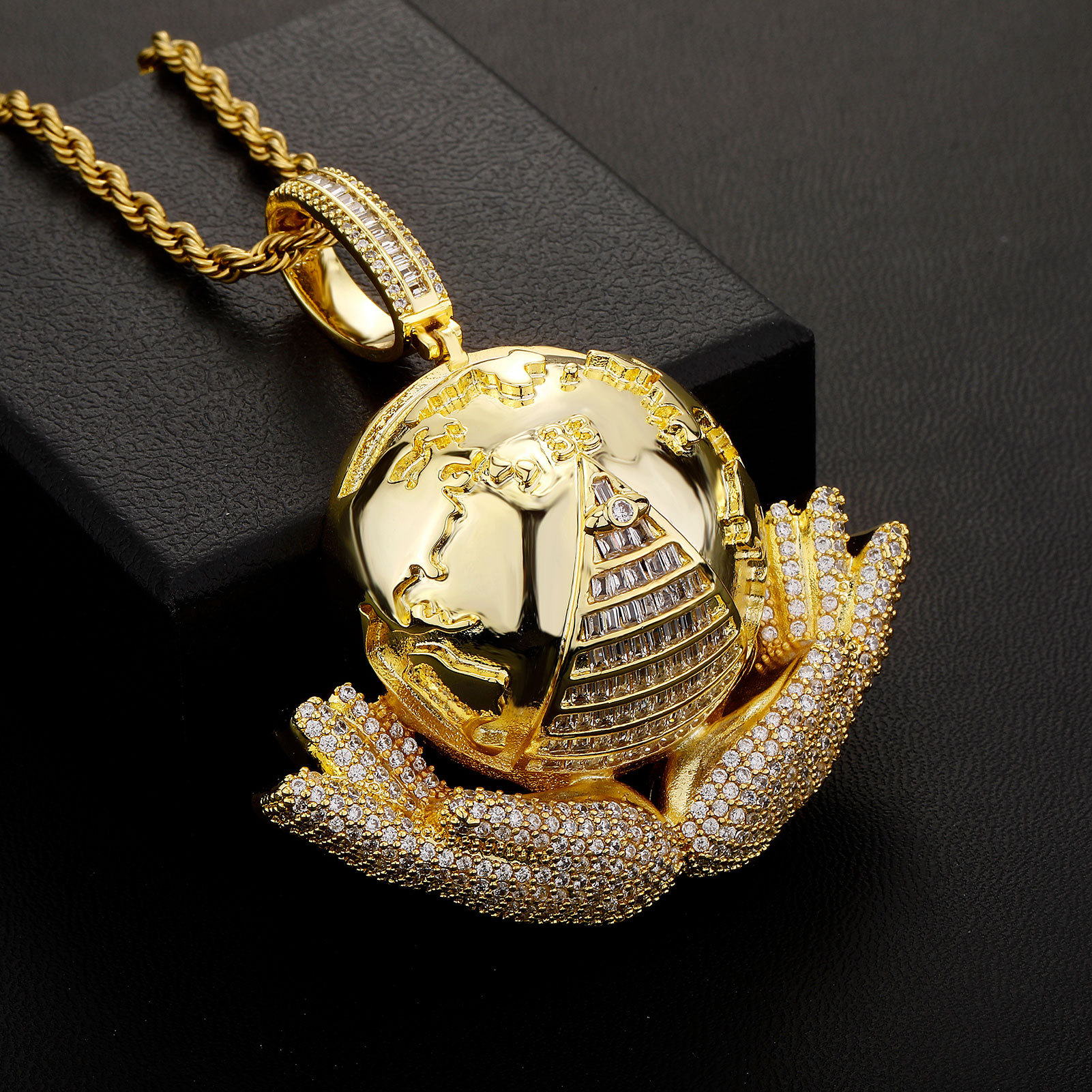 Hold The Earth in Your Hands Pendant Jewelry Men's Necklace 14k Gold with Rope Chain