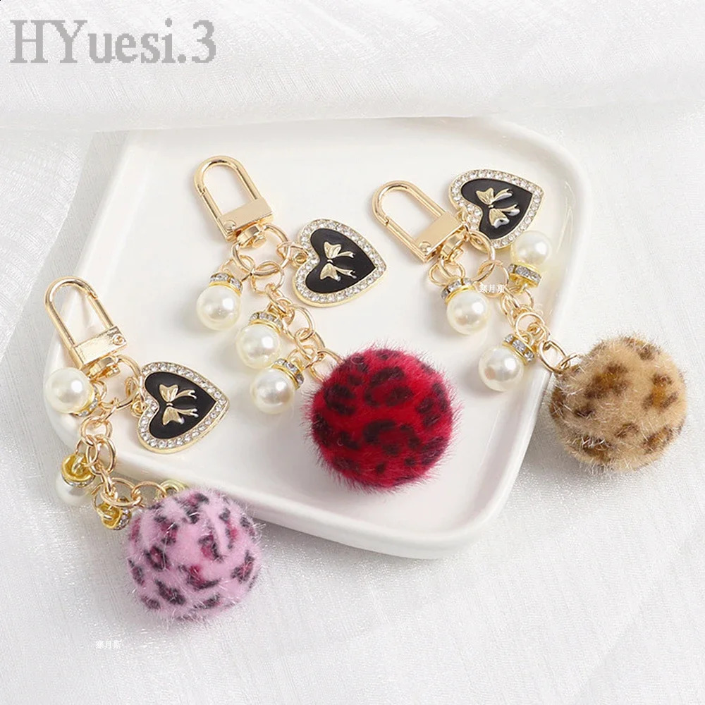 Classic Plush Keychain Colorful Acrylic Chain Heart Pompom Keyrings For Women Girls Wallet Bag Ornaments 240731