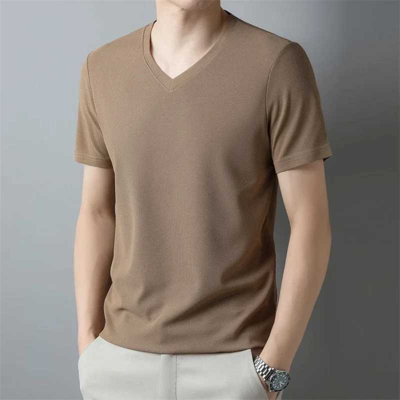 Mens Xinhua Cake V-neck Short sleeved T-shirt Summer Comfortable Top M250411