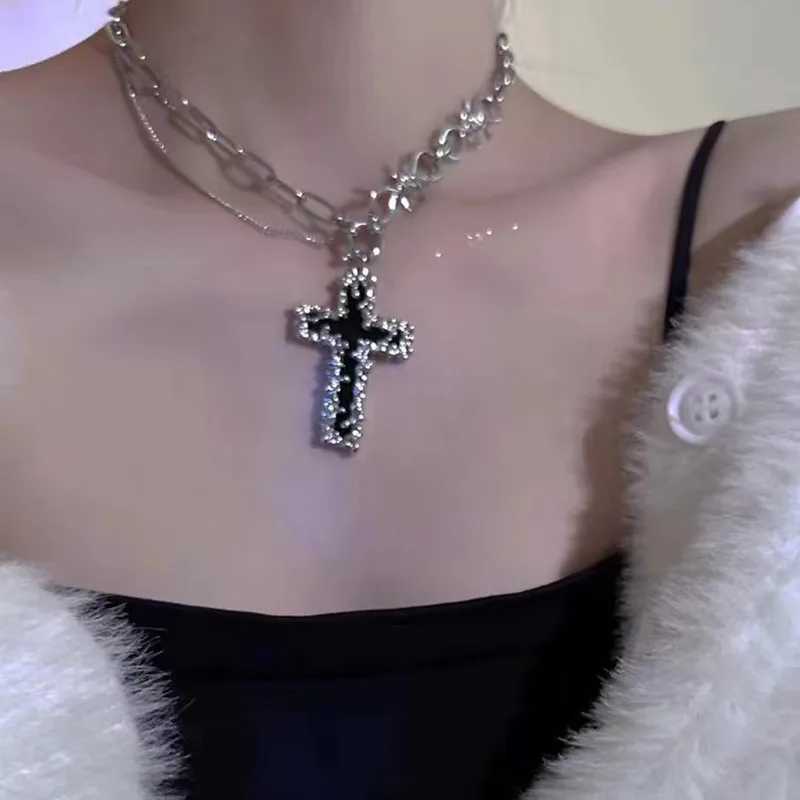 New Gothic Punk Black Cross Baed Thorns Pendant Chain Choker Necklace for Women Men Unisex Hip-Hop Jewelry Gifts Party Jewelry W250616