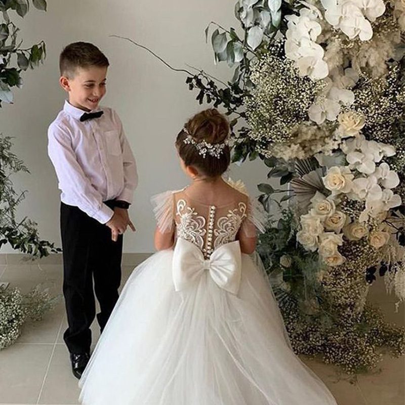 In Stock Lovely Lace Flower Girls Dresses Ball Gowns Kids First Communion Dress Princess Wedding Pageant Full Sleeves Dress 220311