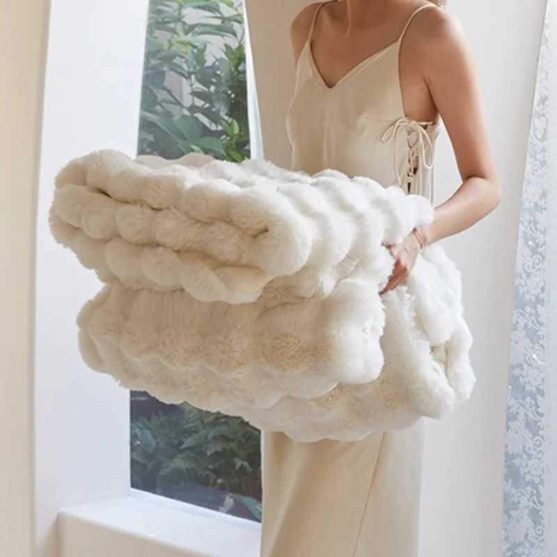 Faux Fur Blanket for Winter Warm High-end Fluffy Bubble Shaped Throw Blankets for Beds Luxury Super Comfortable Sofa Pillow Case Y240730