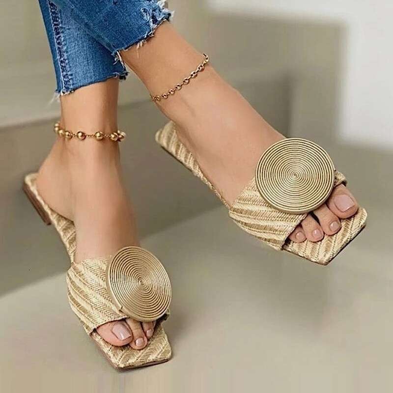 2024s 2024 New Designer Slippers Womens Summer Sandals Fashion Embroidered Platform Slipper Super Lightweight For Travel Plus Size 35-43