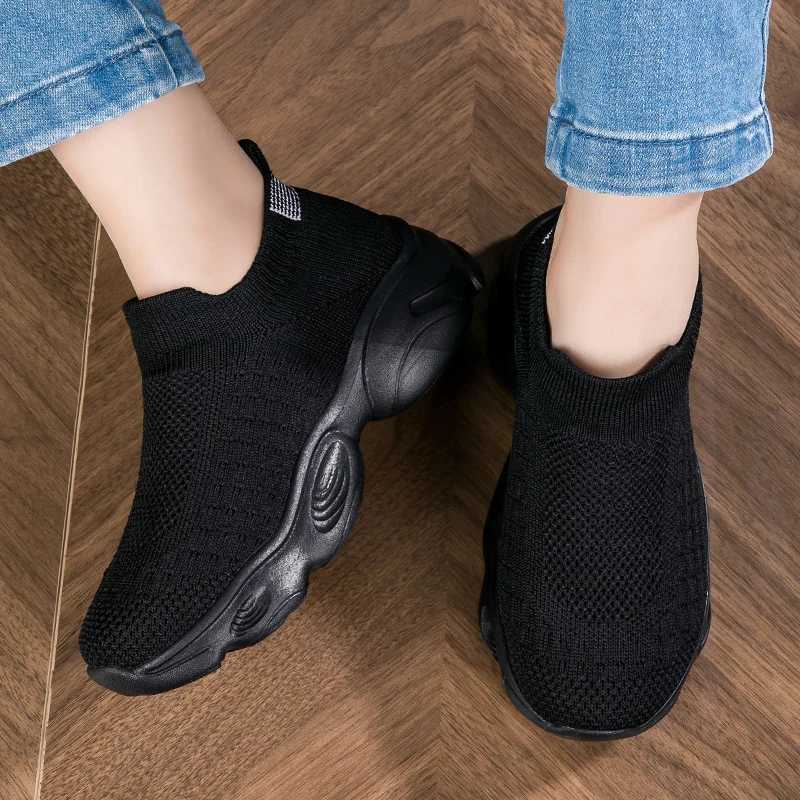 2025 childrens sports shoes boys net breathable running shoes childrens sports shoes girls flat casual shoes fashionable knitted running shoes X250409