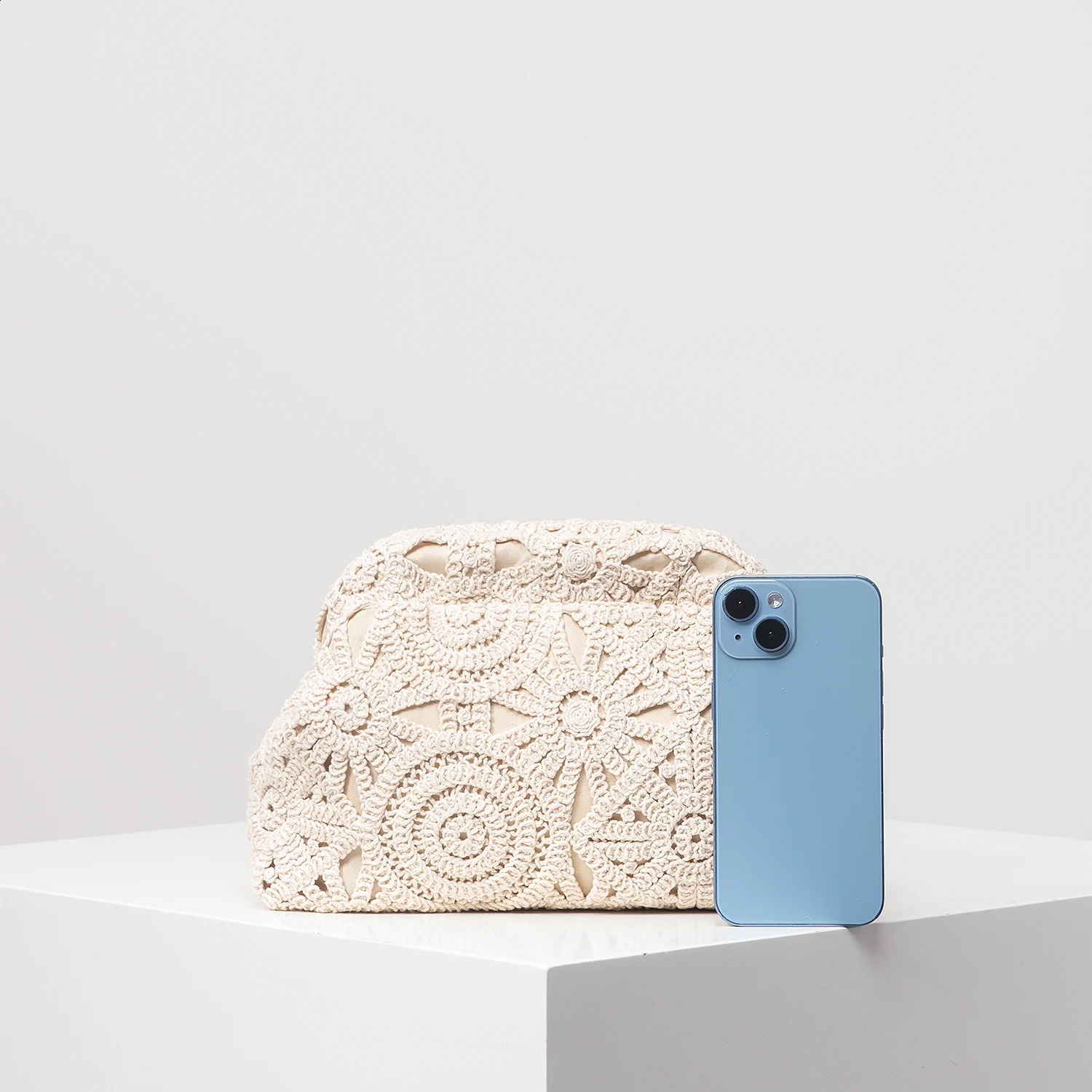 Pattern hollow woven bag simple clutch Bohemian clip holiday casual straw purse beach random pattern 240822Z