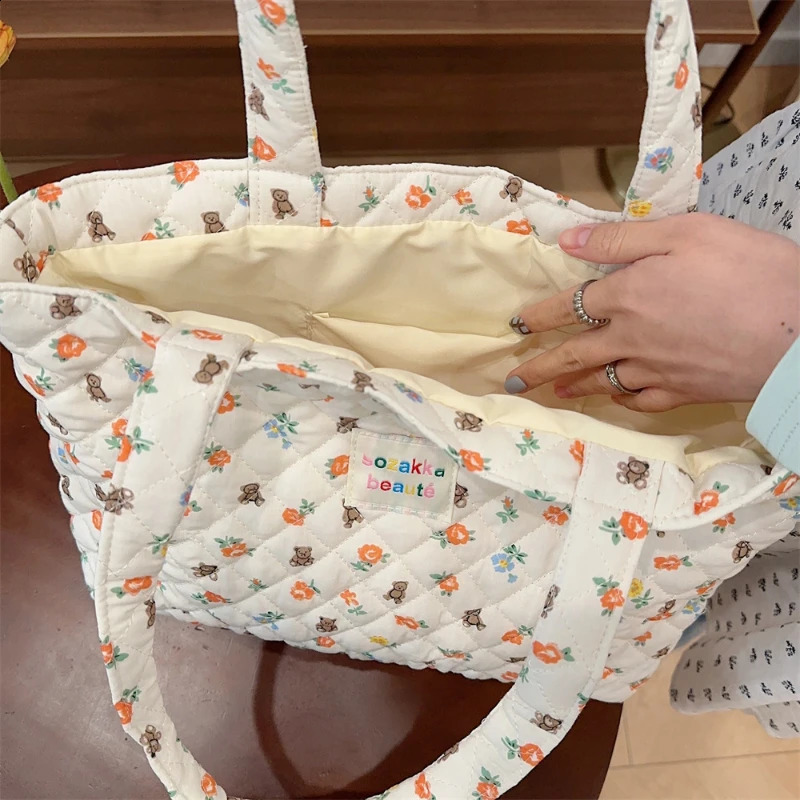 Cartoon Print Womens Shoulder Bag Large Capacity Ladies Tote Handbags Soft Quilted Female Travel Shopping Bags Girls Book Bag 240731
