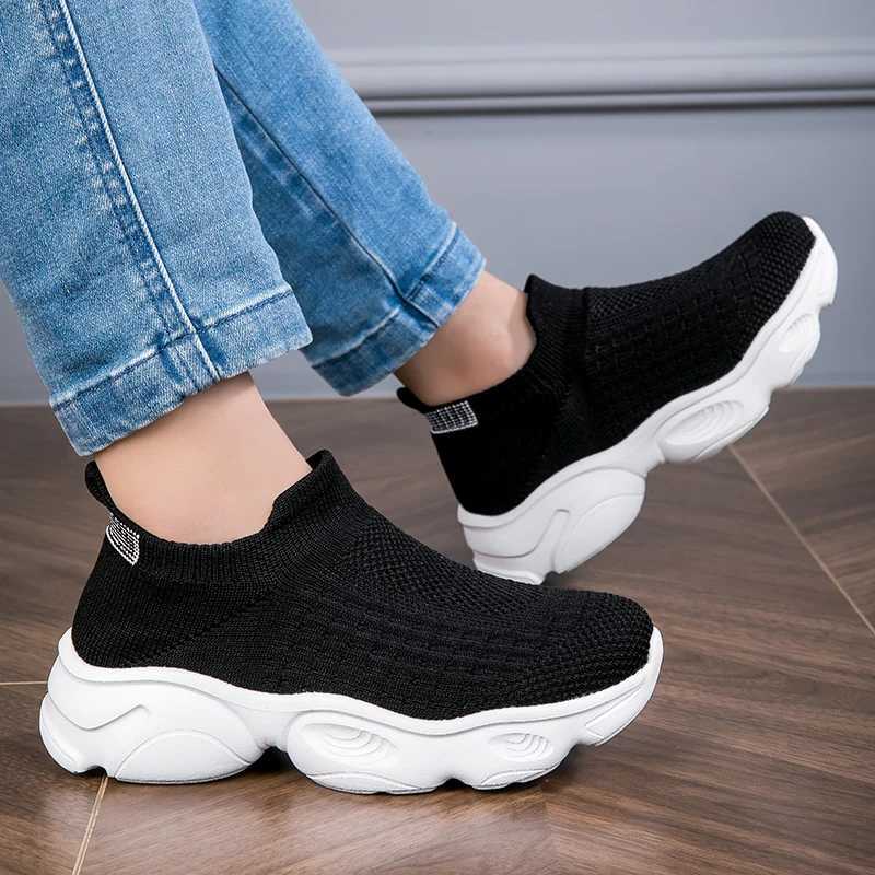 2025 childrens sports shoes boys net breathable running shoes childrens sports shoes girls flat casual shoes fashionable knitted running shoes X250409