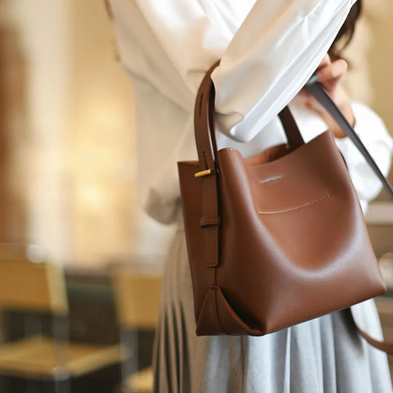 Cowhide Handbags: Genuine Leather Bucket Shoulder Handbags, High-Grade Crossbody Messenger Bag For Women